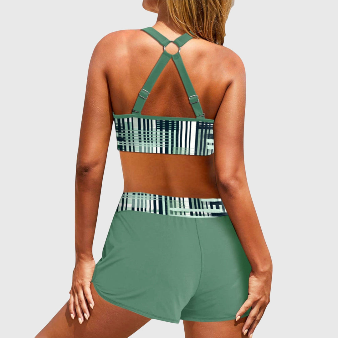 Sporty | Bikini Halter de Rayas con Shorts Deportivos