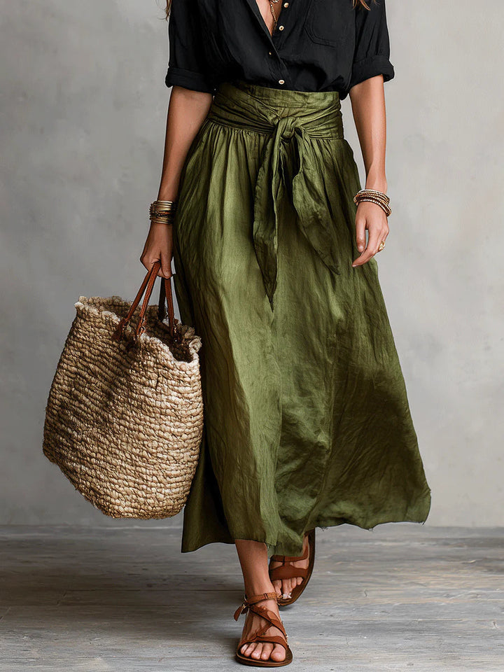 Camila | Conjunto de Dos Piezas: Camisa Negra y Falda Midi Verde Oliva