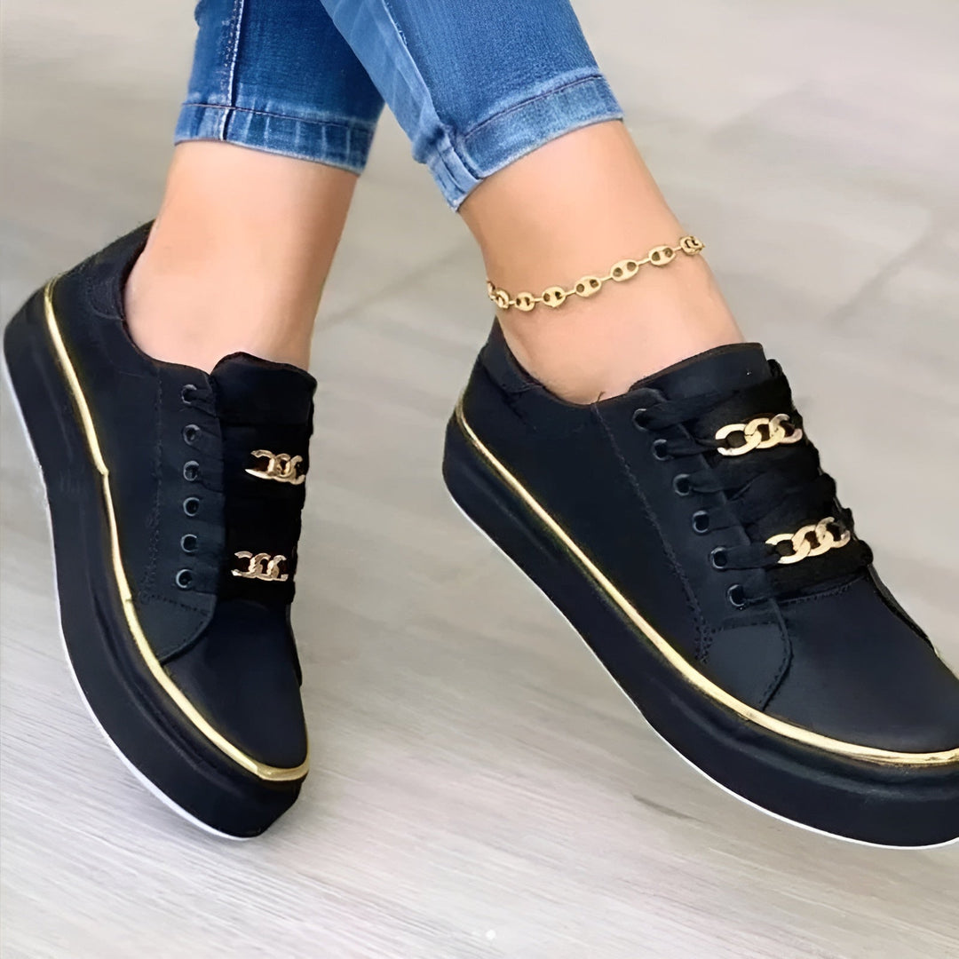 Alexia | Zapatillas ortopédicas para mujer con cordones y detalles dorados